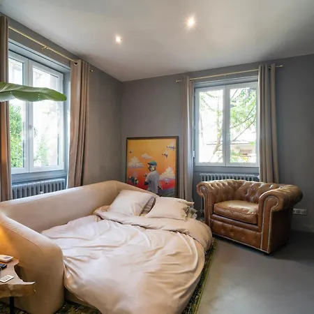 2 Bedrooms & Terrace - Fully Air-conditioned - King Size Beds