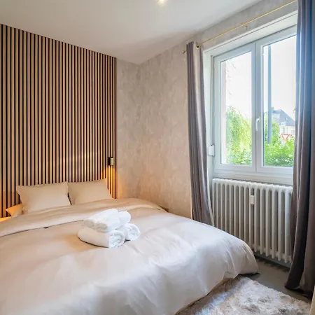 2 Bedrooms & Terrace - Fully Air-conditioned - King Size Beds Apartment