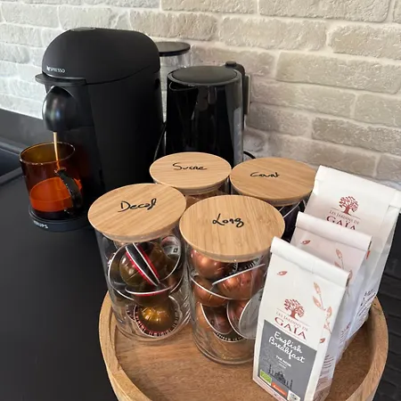 2 Bedrooms & Terrace - Fully Air-conditioned - King Size Beds *